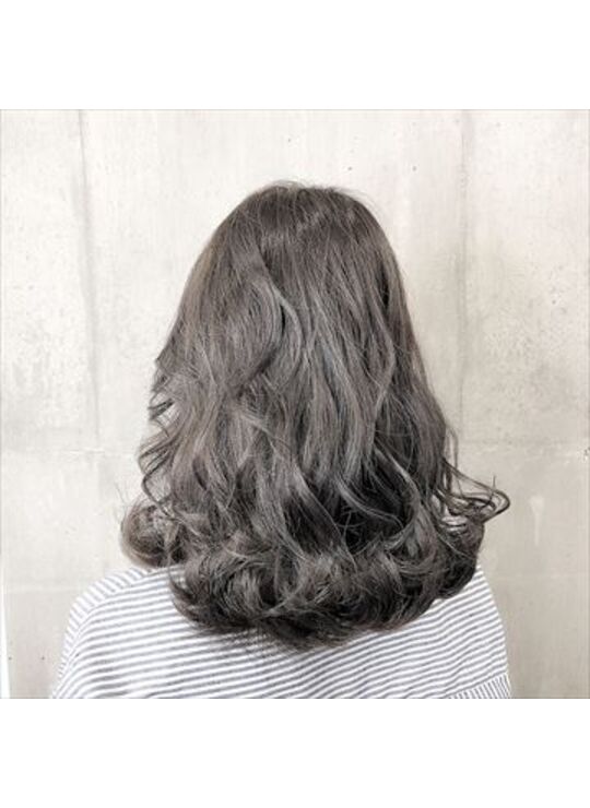 ホワイトグレージュ