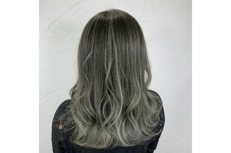 ホワイトカラー ブリーチ 調布美容室 武藤直人 調布で新規オープンの美容室 To You がスタッフブログをお届け